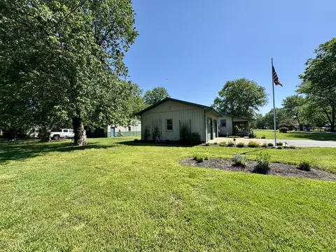 504 E Murray St, Sesser, IL 62884 photo 7