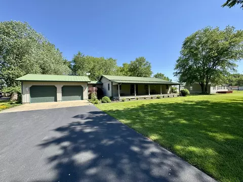 504 E Murray St, Sesser, IL 62884 photo 3