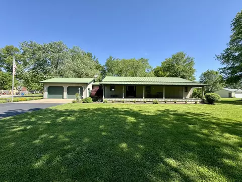 504 E Murray St, Sesser, IL 62884 photo 2