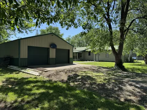 504 E Murray St, Sesser, IL 62884 photo 16