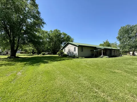 504 E Murray St, Sesser, IL 62884 photo 10