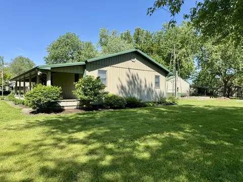 504 E Murray St, Sesser, IL 62884 photo 9
