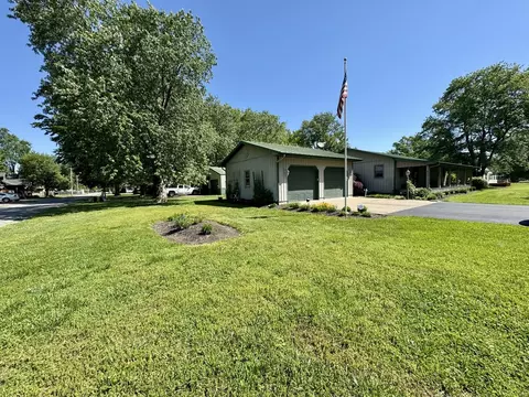 504 E Murray St, Sesser, IL 62884 photo 6