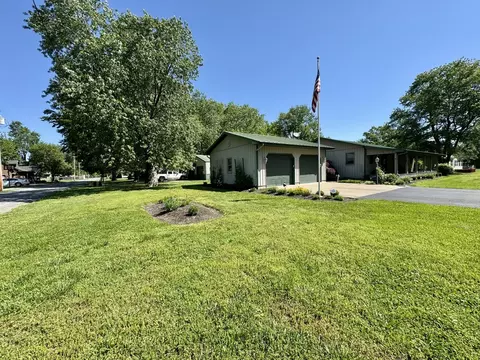 504 E Murray St, Sesser, IL 62884 photo 5