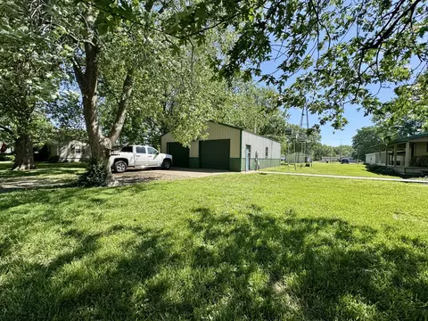 504 E Murray St, Sesser, IL 62884 photo 4