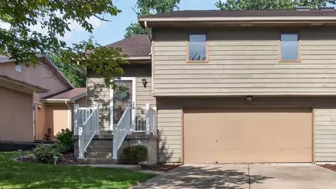 1306 Cadwell Dr, Bloomington, IL 61704