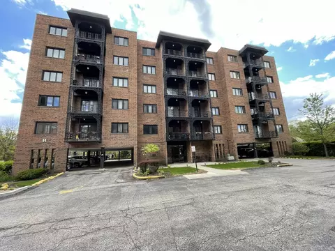 9395 Landings Ln #602, Des Plaines, IL 60016