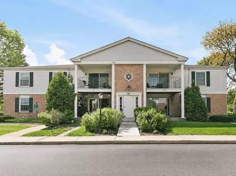 987 Golf Course Rd #4, Crystal Lake, IL 60014