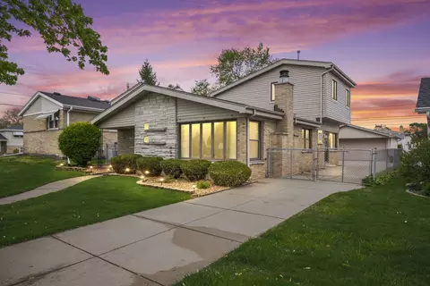 10505 S Kilbourn Ave, Oak Lawn, IL 60453