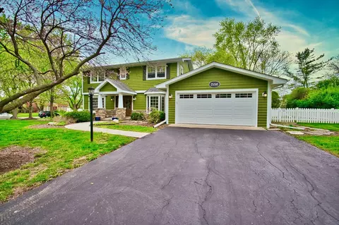 Exterior - 2 S510 Seneca Dr, Wheaton, IL 60189 photo 2 of 12