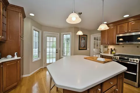Kitchen - 2 S510 Seneca Dr, Wheaton, IL 60189 photo 3 of 10