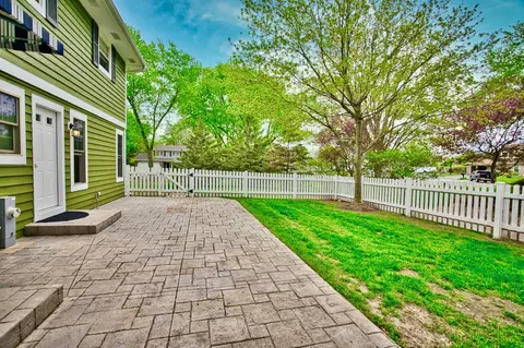 Exterior - 2 S510 Seneca Dr, Wheaton, IL 60189 photo 7 of 12