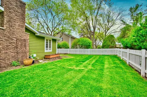 Exterior - 2 S510 Seneca Dr, Wheaton, IL 60189 photo 10 of 12