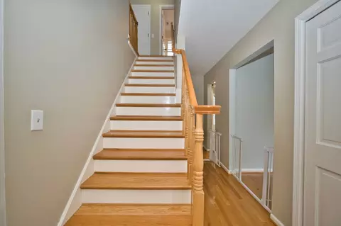 Entry Way - 2 S510 Seneca Dr, Wheaton, IL 60189 photo 3 of 4