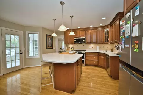 Kitchen - 2 S510 Seneca Dr, Wheaton, IL 60189 photo 2 of 10