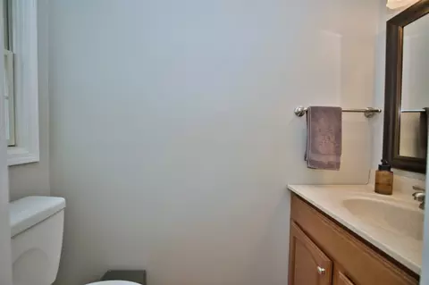 Bath - 2 S510 Seneca Dr, Wheaton, IL 60189 photo 1 of 6