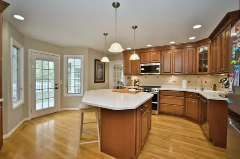 Kitchen - 2 S510 Seneca Dr, Wheaton, IL 60189 photo 1 of 10
