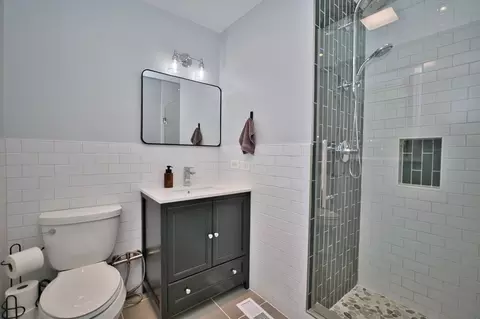 Bath - 2 S510 Seneca Dr, Wheaton, IL 60189 photo 5 of 6