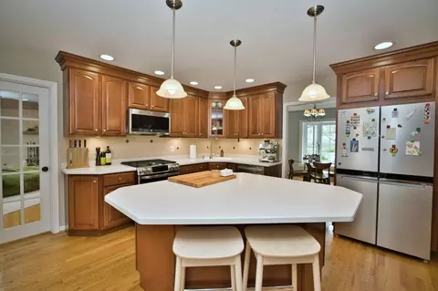 Kitchen - 2 S510 Seneca Dr, Wheaton, IL 60189 photo 10 of 10