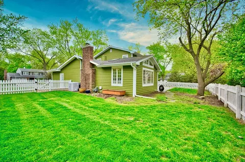Exterior - 2 S510 Seneca Dr, Wheaton, IL 60189 photo 12 of 12