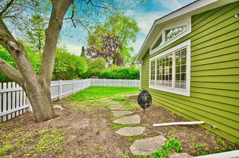 Exterior - 2 S510 Seneca Dr, Wheaton, IL 60189 photo 8 of 12