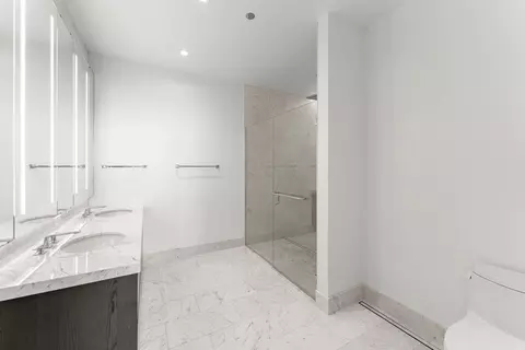 Bath - 363 E Wacker Dr #2905, Chicago, IL 60601 photo 1 of 5