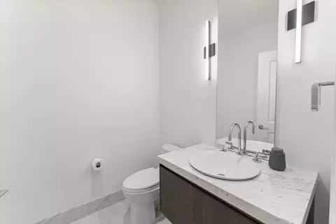 Bath - 363 E Wacker Dr #2905, Chicago, IL 60601 photo 4 of 5