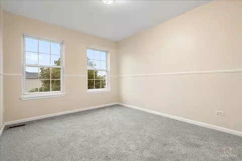 Bedroom - 7 Eagle Ct, Streamwood, IL 60107 photo 3 of 4