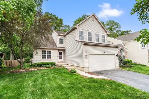 7 Eagle Ct, Streamwood, IL 60107