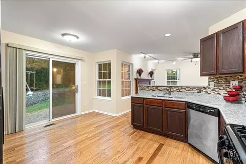 Kitchen - 7 Eagle Ct, Streamwood, IL 60107 photo 2 of 4
