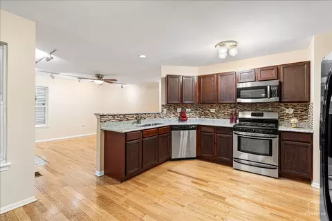 Kitchen - 7 Eagle Ct, Streamwood, IL 60107 photo 4 of 4