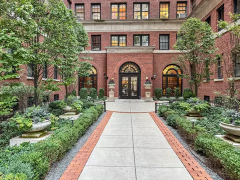 400 W Deming Pl #3L, Chicago, IL 60614
