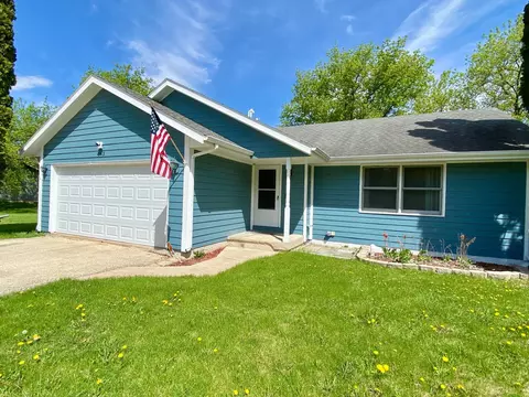 143 Liverpool Dr, Poplar Grove, IL 61065
