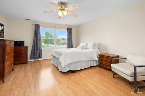 Bedroom - 705 Gregor Ln, Wheeling, IL 60090 photo 1 of 5