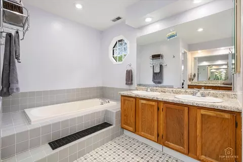 Bath - 705 Gregor Ln, Wheeling, IL 60090 photo 1 of 4