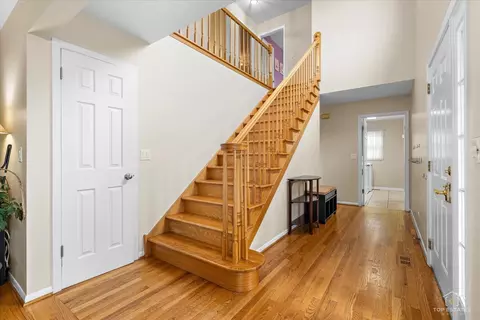 Entry Way - 705 Gregor Ln, Wheeling, IL 60090 photo 1 of 2