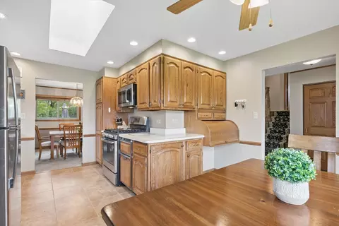 Kitchen - 1903 E Ivy Ln, Mount Prospect, IL 60056 photo 1 of 3
