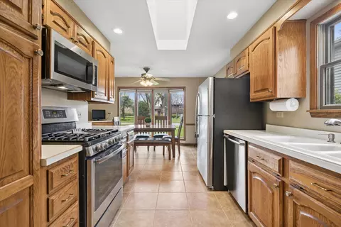 Kitchen - 1903 E Ivy Ln, Mount Prospect, IL 60056 photo 2 of 3