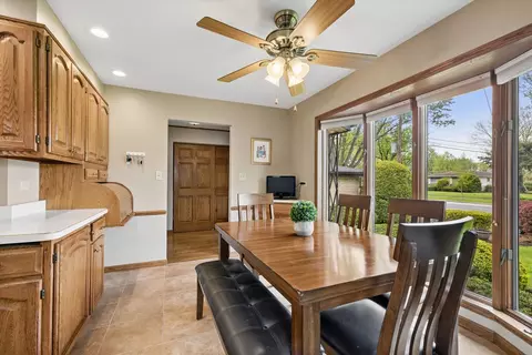 Dining - 1903 E Ivy Ln, Mount Prospect, IL 60056 photo 1 of 2