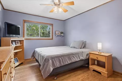 Bedroom - 1903 E Ivy Ln, Mount Prospect, IL 60056 photo 2 of 3