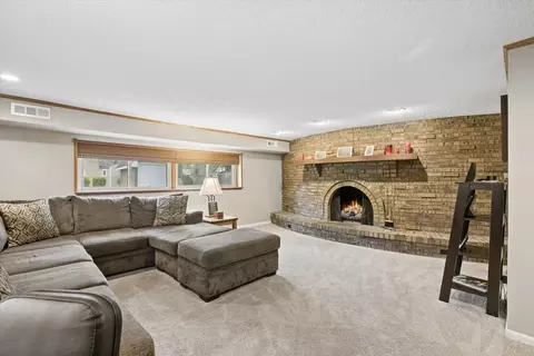 Living - 1903 E Ivy Ln, Mount Prospect, IL 60056 photo 2 of 2