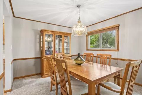 Dining - 1903 E Ivy Ln, Mount Prospect, IL 60056 photo 2 of 2