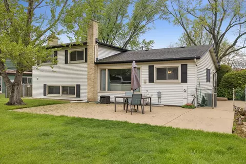 Exterior - 1903 E Ivy Ln, Mount Prospect, IL 60056 photo 2 of 3
