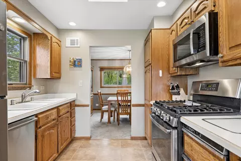 Kitchen - 1903 E Ivy Ln, Mount Prospect, IL 60056 photo 3 of 3