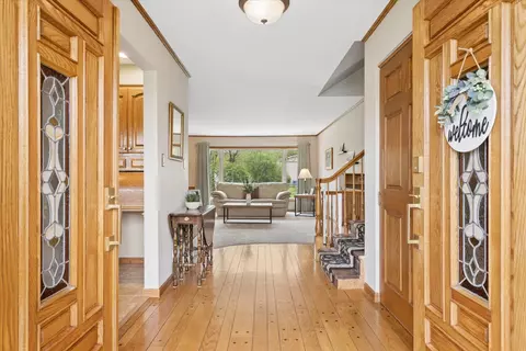 Entry Way - 1903 E Ivy Ln, Mount Prospect, IL 60056 photo 1 of 2