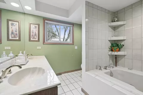 Bath - 1903 E Ivy Ln, Mount Prospect, IL 60056 photo 2 of 2