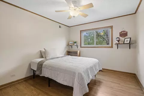 Bedroom - 1903 E Ivy Ln, Mount Prospect, IL 60056 photo 3 of 3