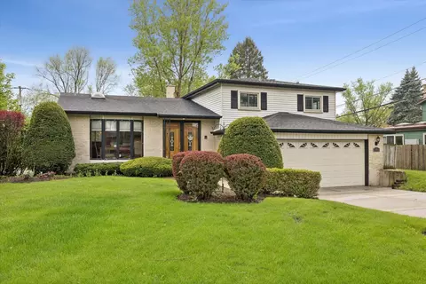1903 E Ivy Ln, Mount Prospect, IL 60056