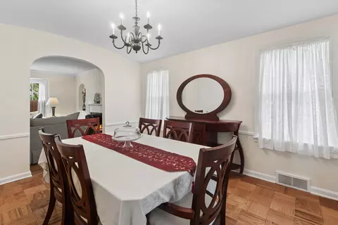 Dining - 2026 Mcdaniel Ave, Evanston, IL 60201 photo 2 of 3