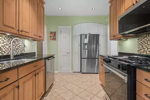 Kitchen - 2026 Mcdaniel Ave, Evanston, IL 60201 photo 1 of 1